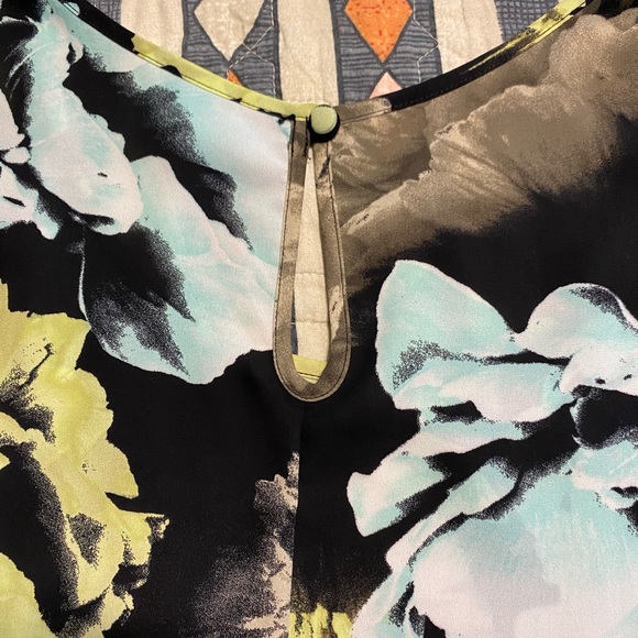 Lane Bryant - Floral Blouse - Keyhole back - Picture 6 of 8